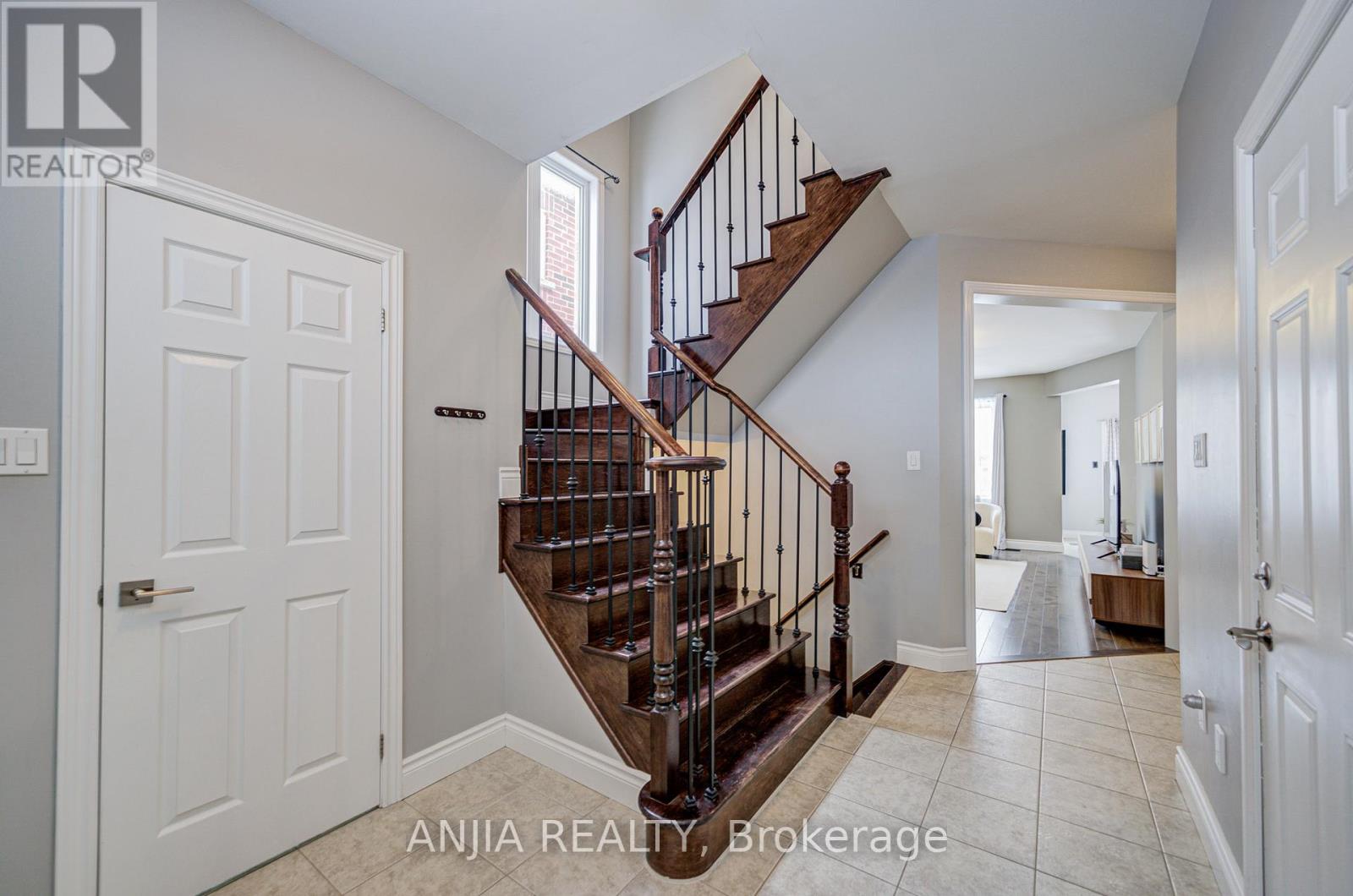 57 Nature Way Crescent, Newmarket, Ontario  L9N 0A7 - Photo 6 - N12826642