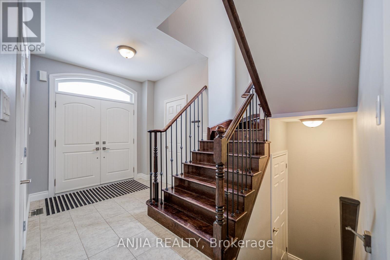 57 Nature Way Crescent, Newmarket, Ontario  L9N 0A7 - Photo 7 - N12826642