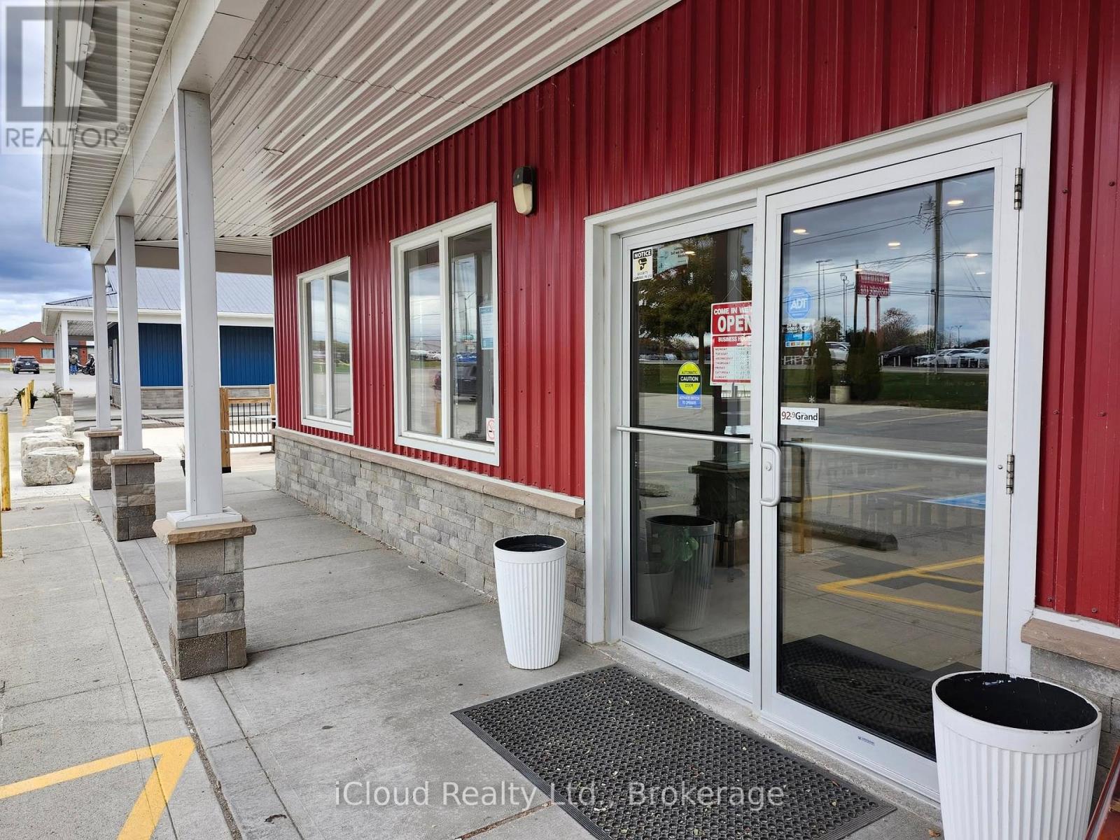 35 Talbot Street E, Haldimand, Ontario  N0A 1E0 - Photo 2 - X12520992