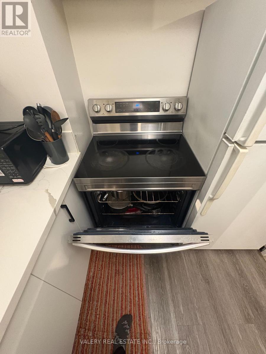 708 - 31 Four Winds Drive, Toronto (York University Heights), Ontario  M3J 1K9 - Photo 3 - W12826566