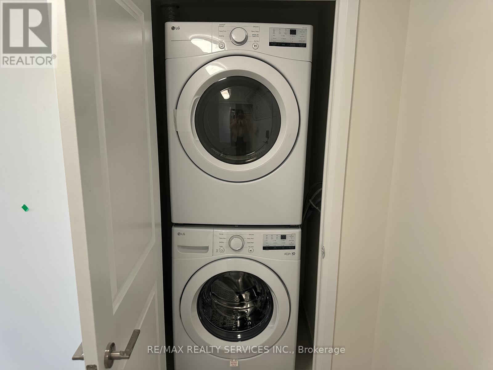 1401 - 15 Watergarden Drive, Mississauga, Ontario  L5R 1B2 - Photo 16 - W12826622