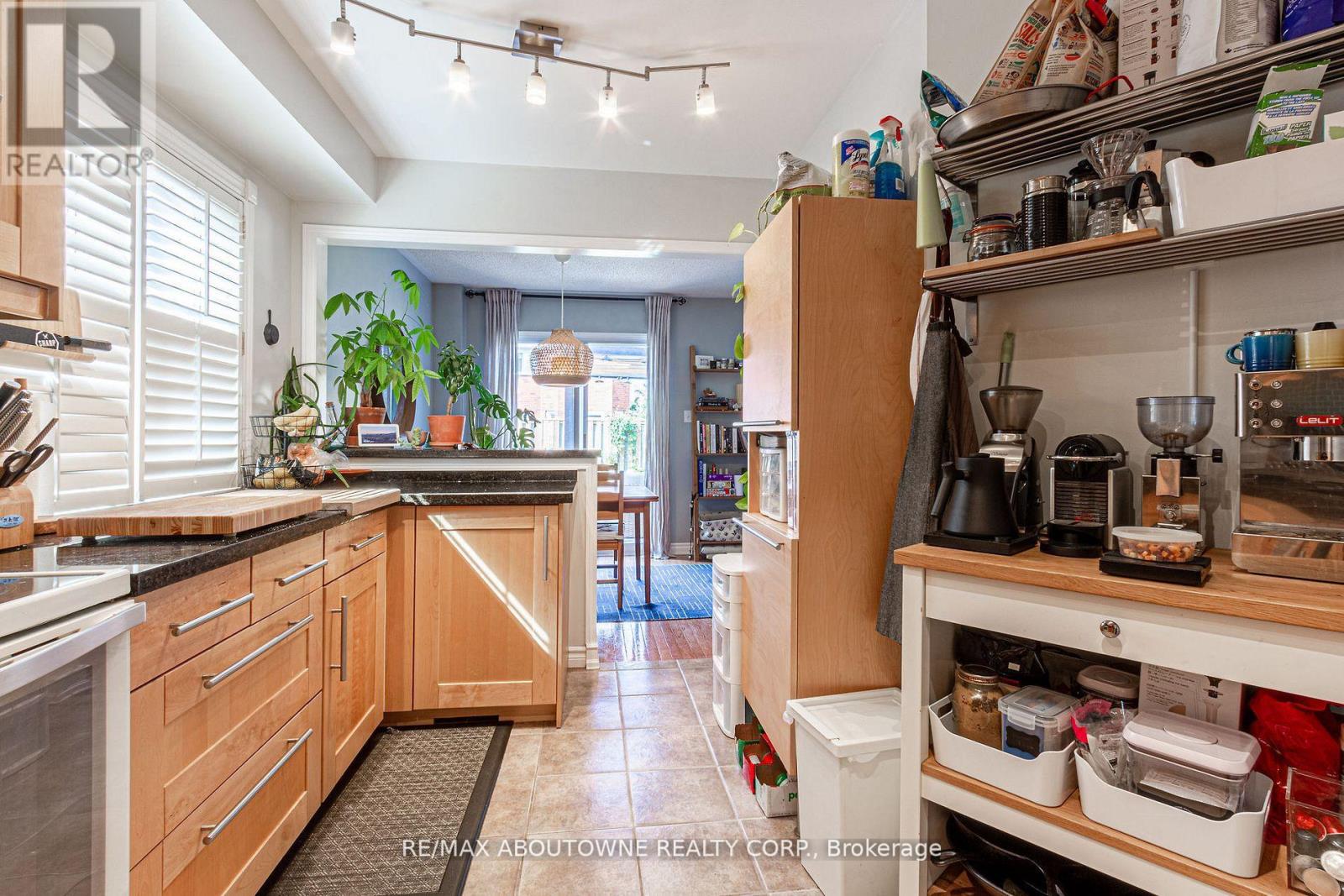 2230 Dale Ridge Drive, Oakville, Ontario  L6M 3L4 - Photo 13 - W12826654