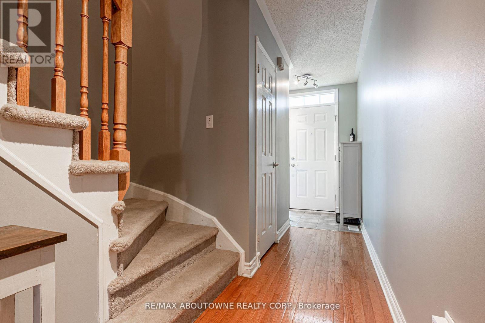 2230 Dale Ridge Drive, Oakville, Ontario  L6M 3L4 - Photo 14 - W12826654