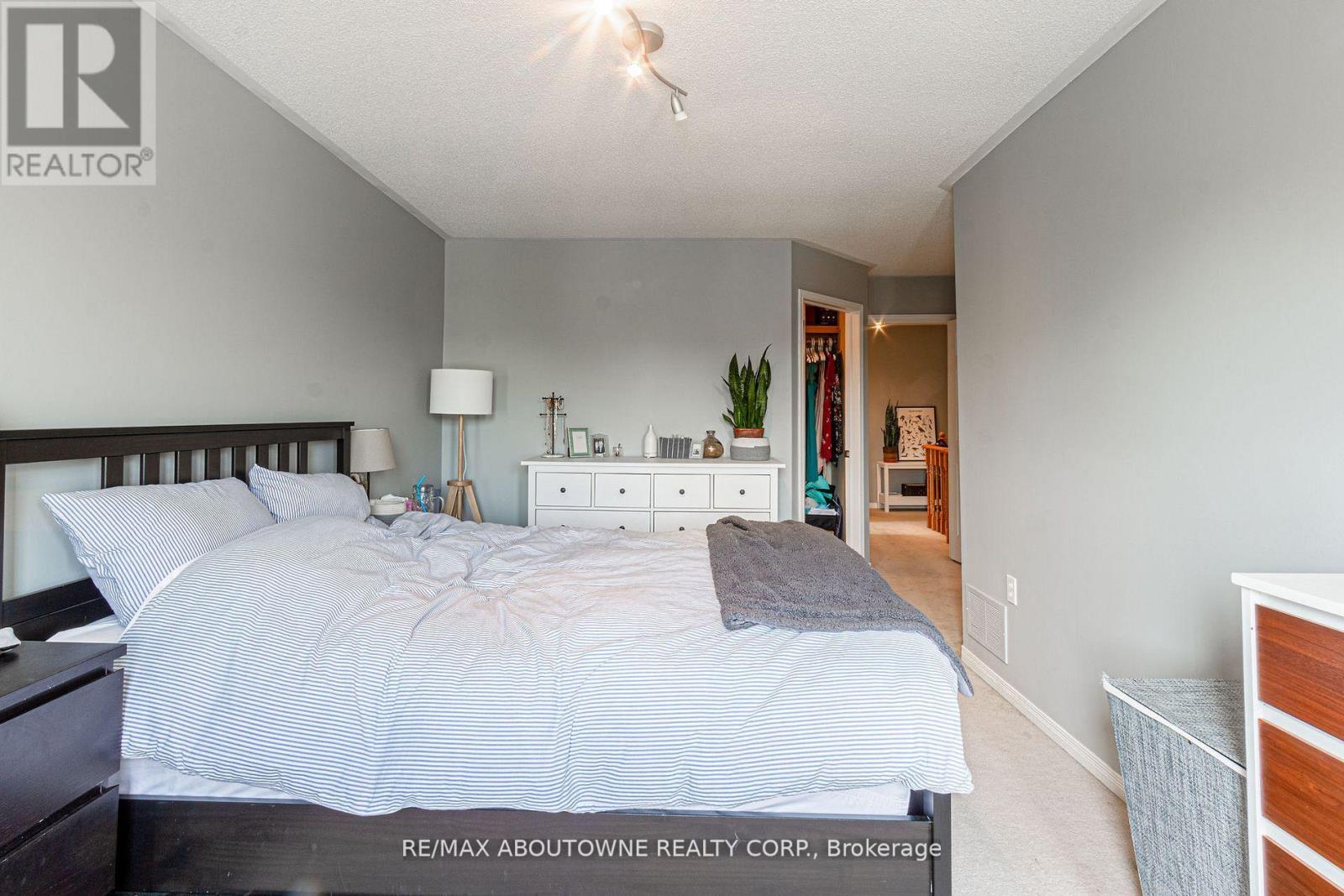 2230 Dale Ridge Drive, Oakville, Ontario  L6M 3L4 - Photo 16 - W12826654