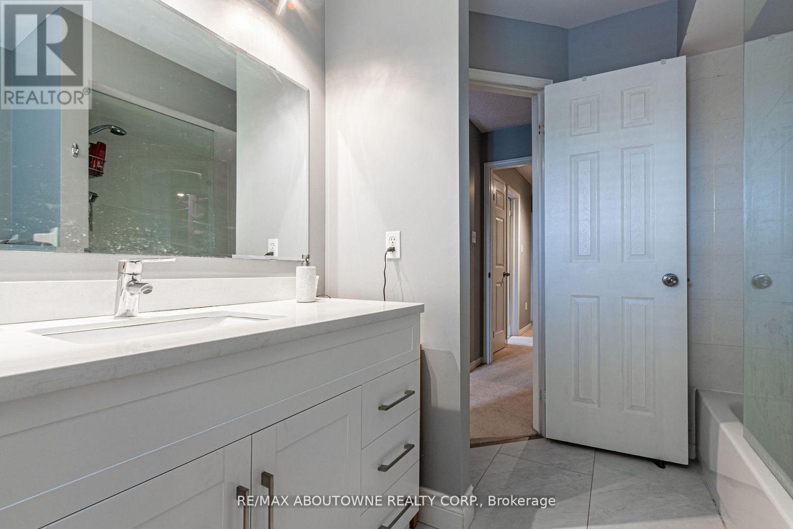 2230 Dale Ridge Drive, Oakville, Ontario  L6M 3L4 - Photo 23 - W12826654