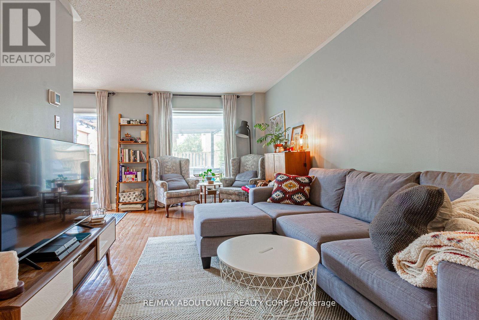 2230 Dale Ridge Drive, Oakville, Ontario  L6M 3L4 - Photo 4 - W12826654