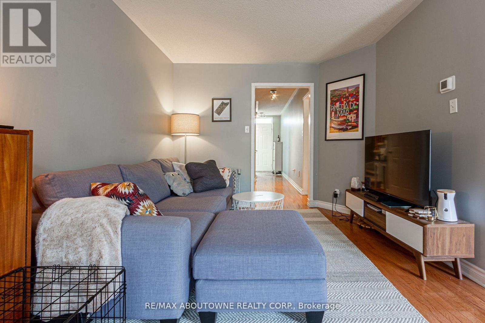 2230 Dale Ridge Drive, Oakville, Ontario  L6M 3L4 - Photo 5 - W12826654