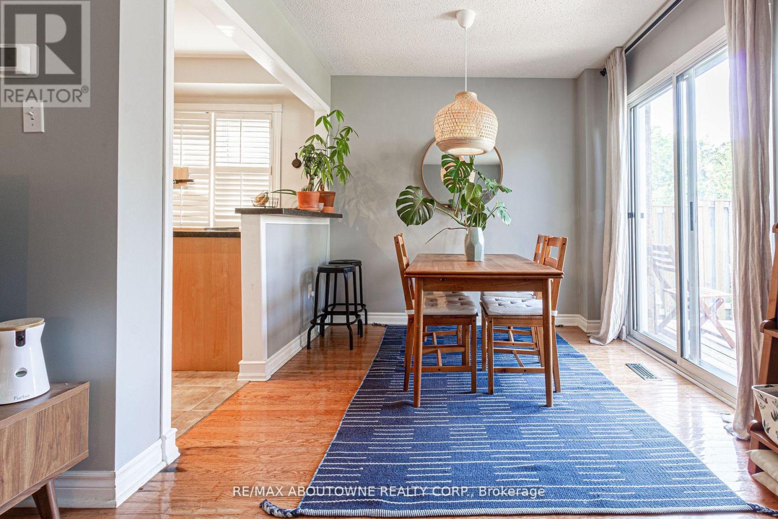 2230 Dale Ridge Drive, Oakville, Ontario  L6M 3L4 - Photo 7 - W12826654