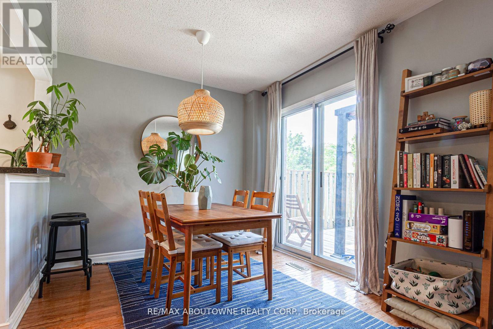 2230 Dale Ridge Drive, Oakville, Ontario  L6M 3L4 - Photo 8 - W12826654