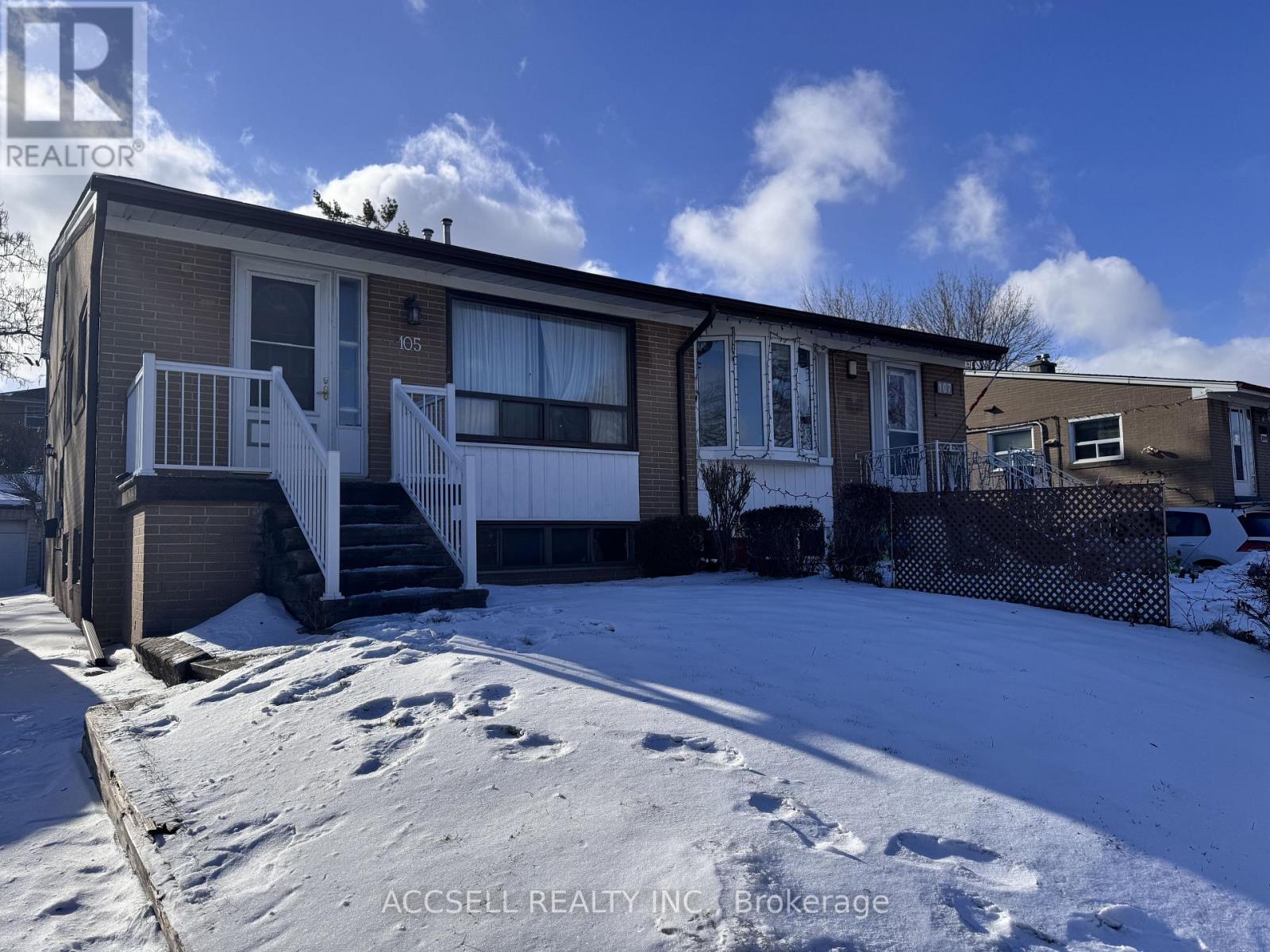 105 Kingsview Boulevard, Toronto, Ontario  M9R 1V4 - Photo 2 - W12826664