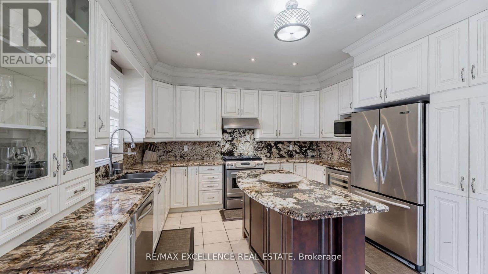 68 Bluffwood Crescent, Brampton, Ontario  L6P 2P3 - Photo 10 - W12826734