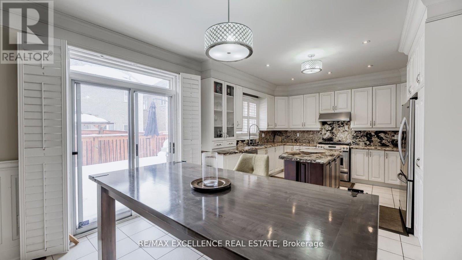 68 Bluffwood Crescent, Brampton, Ontario  L6P 2P3 - Photo 14 - W12826734