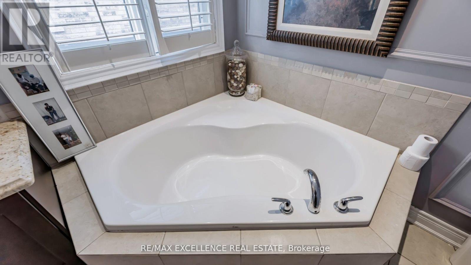 68 Bluffwood Crescent, Brampton, Ontario  L6P 2P3 - Photo 29 - W12826734