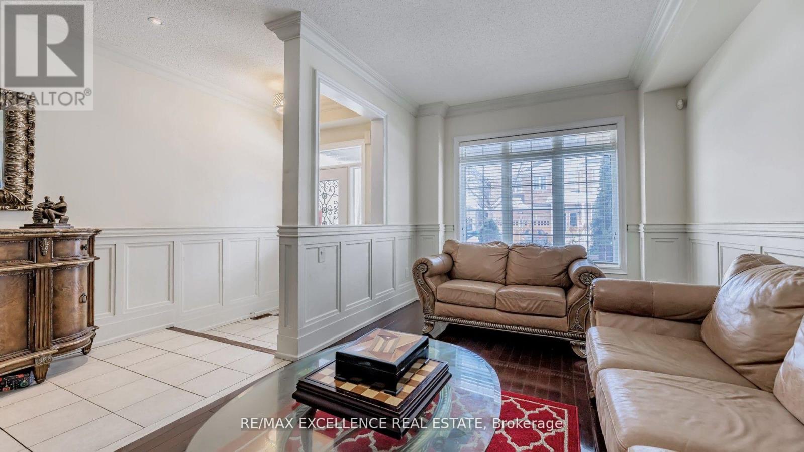 68 Bluffwood Crescent, Brampton, Ontario  L6P 2P3 - Photo 3 - W12826734