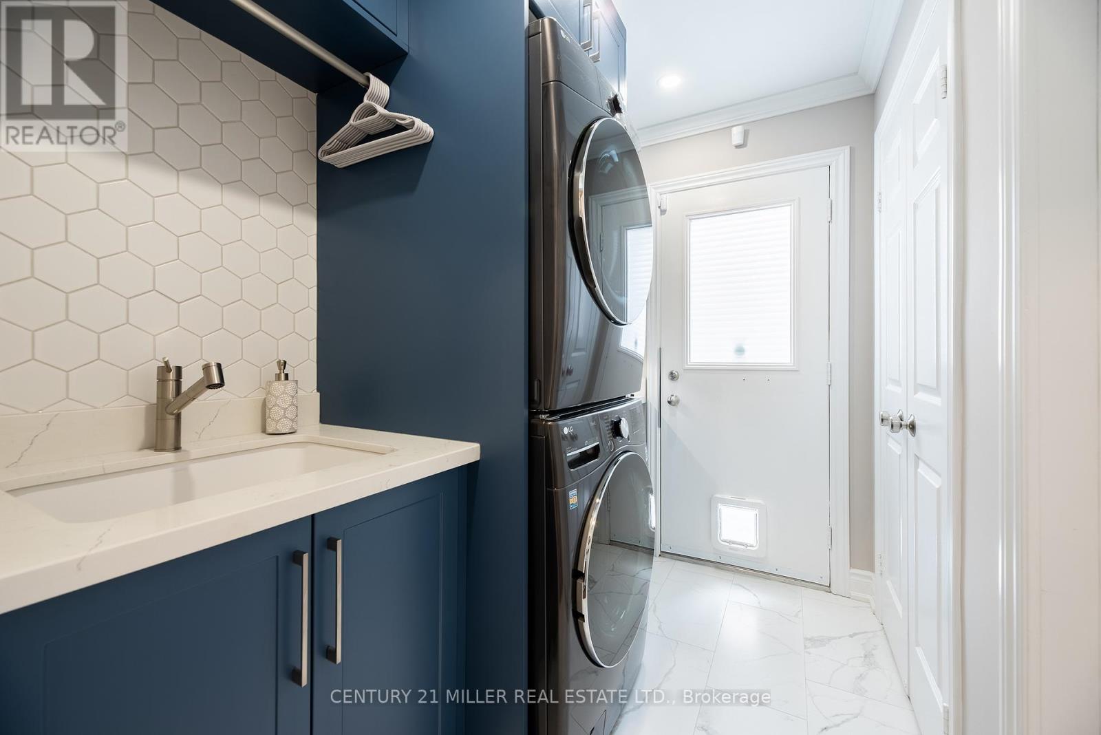 1225 Old Post Drive, Oakville, Ontario  L6M 1A5 - Photo 21 - W12826768