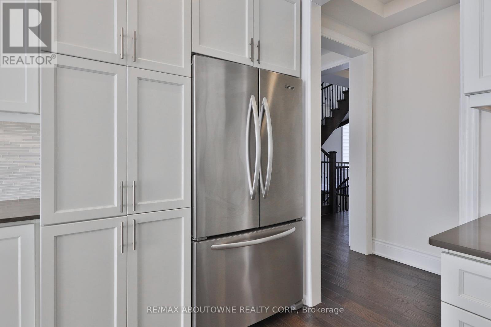 2163 Vineland Crescent, Oakville, Ontario  L6H 0J6 - Photo 12 - W12826780