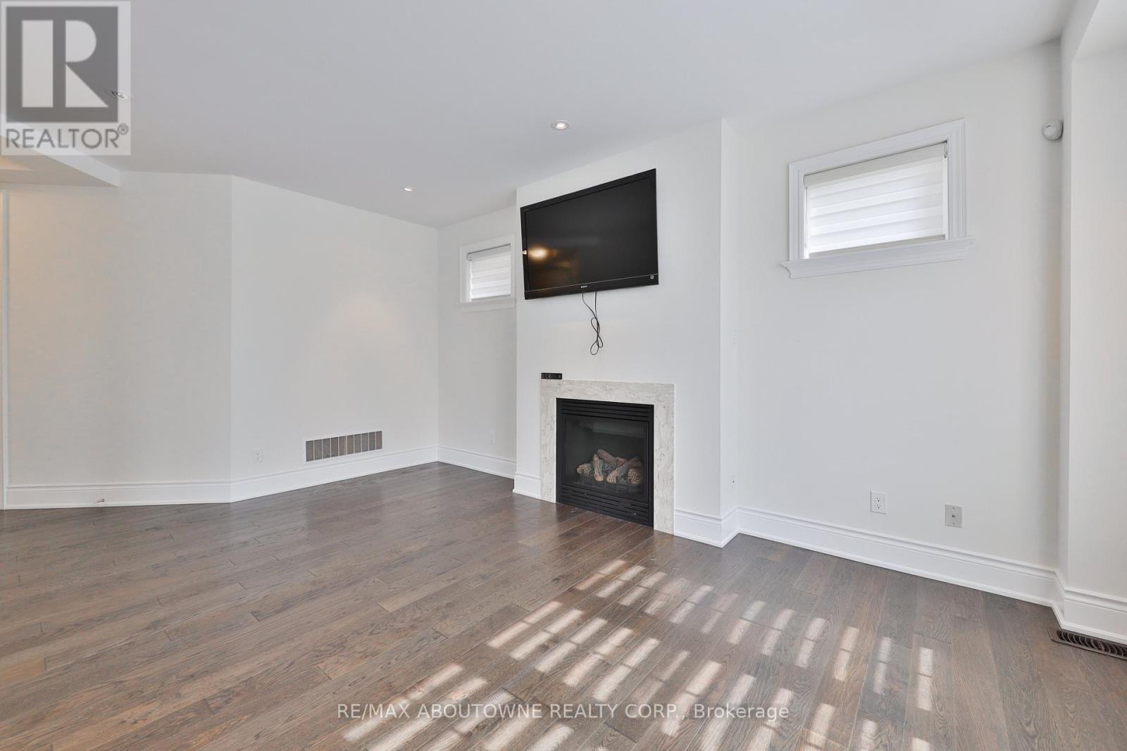 2163 Vineland Crescent, Oakville, Ontario  L6H 0J6 - Photo 15 - W12826780