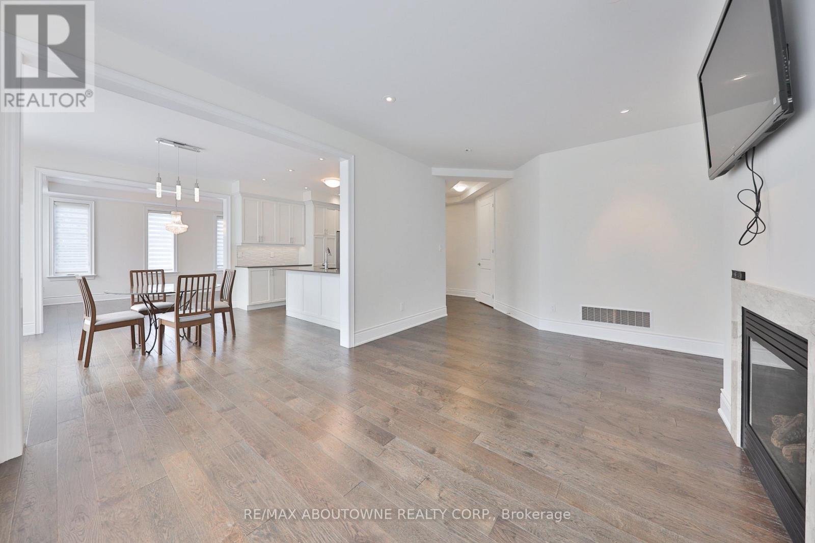 2163 Vineland Crescent, Oakville, Ontario  L6H 0J6 - Photo 16 - W12826780