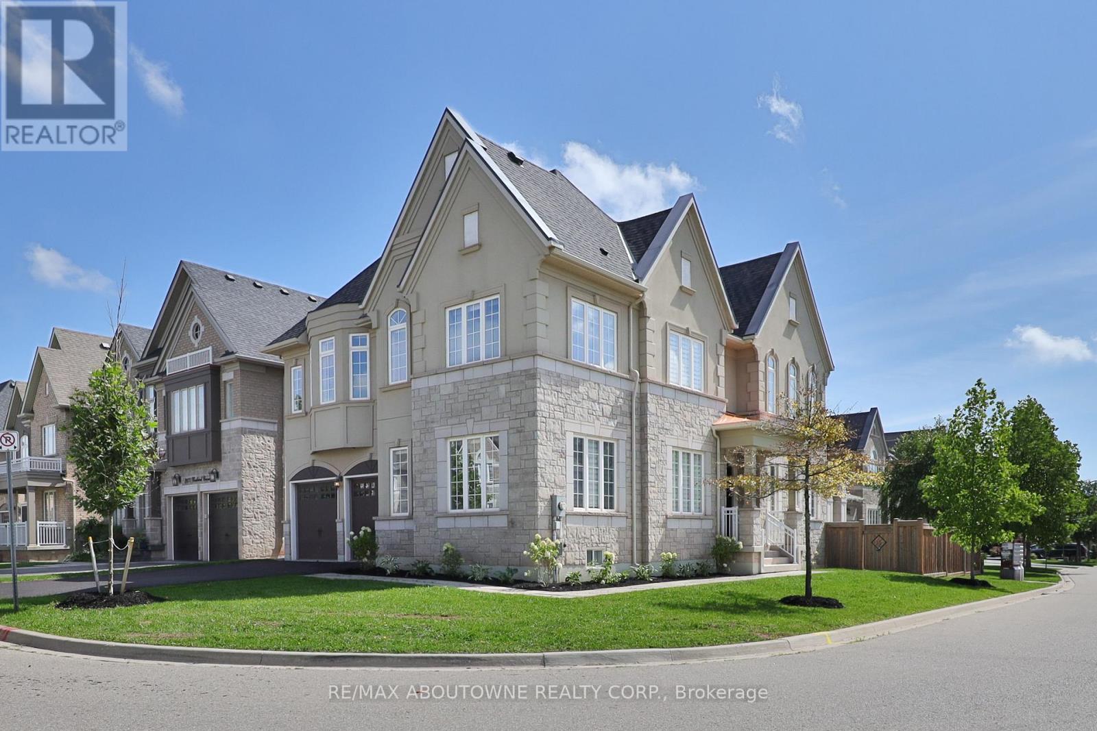 2163 Vineland Crescent, Oakville, Ontario  L6H 0J6 - Photo 2 - W12826780