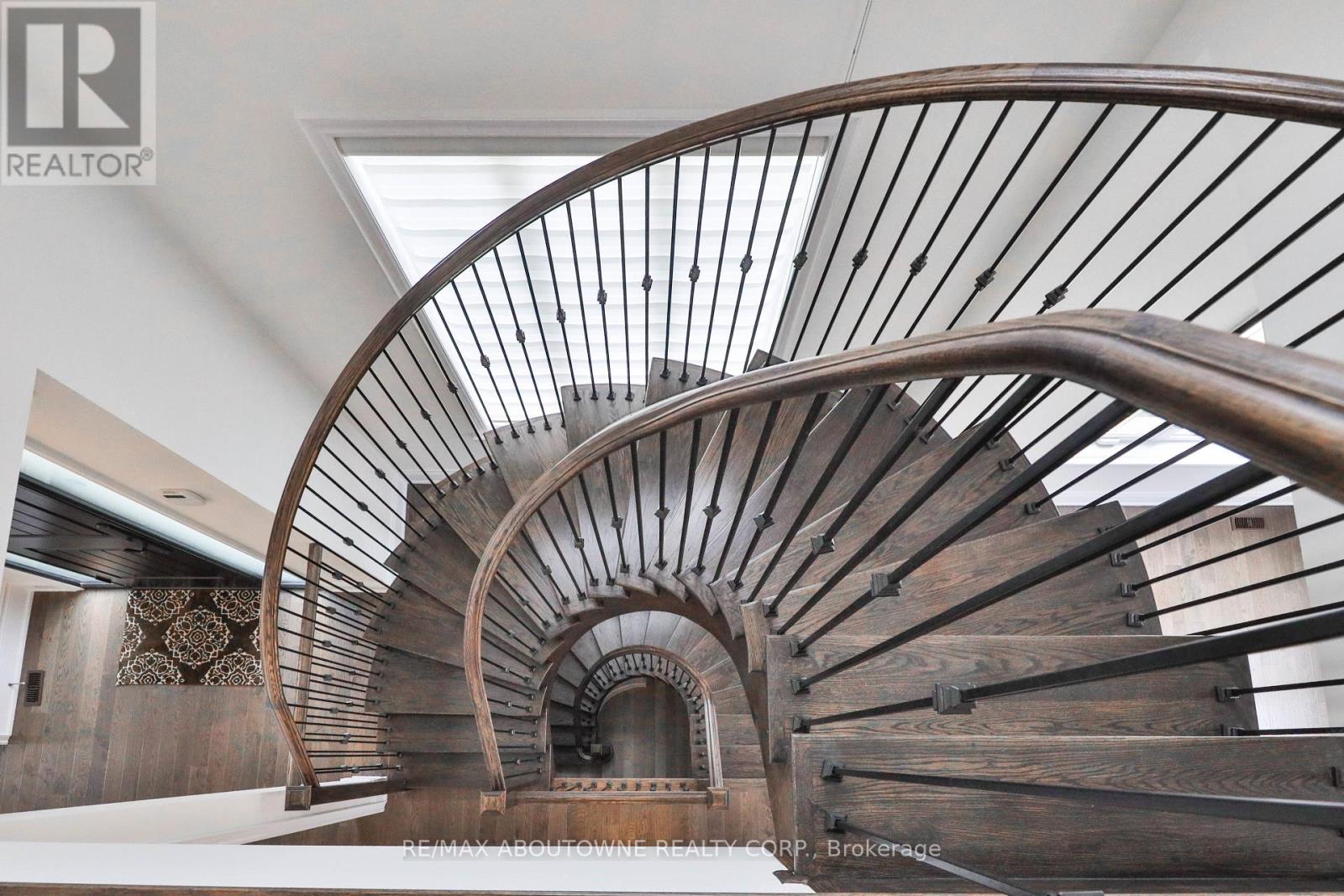 2163 Vineland Crescent, Oakville, Ontario  L6H 0J6 - Photo 24 - W12826780