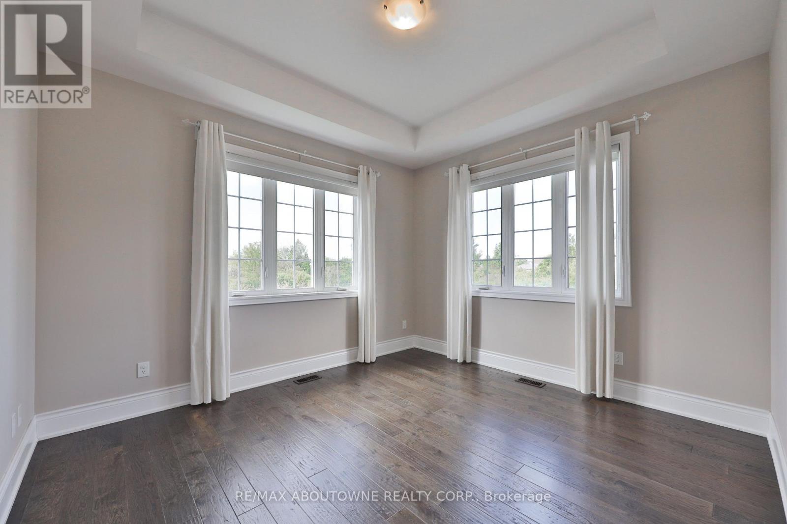 2163 Vineland Crescent, Oakville, Ontario  L6H 0J6 - Photo 32 - W12826780