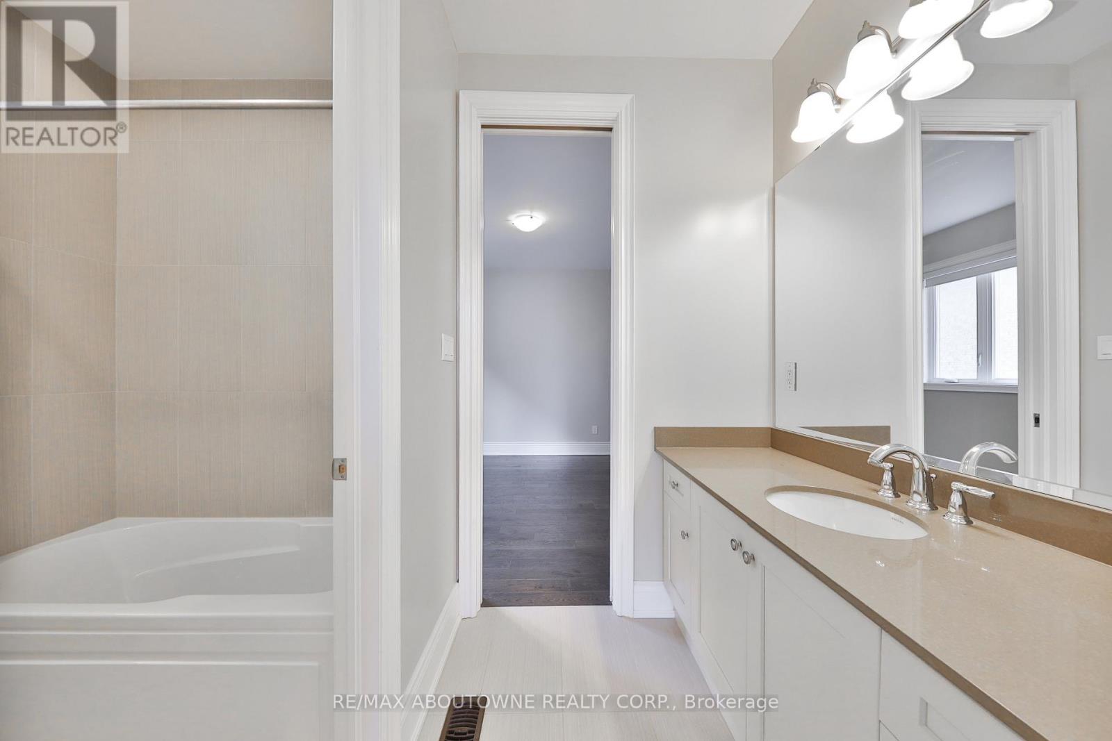 2163 Vineland Crescent, Oakville, Ontario  L6H 0J6 - Photo 36 - W12826780