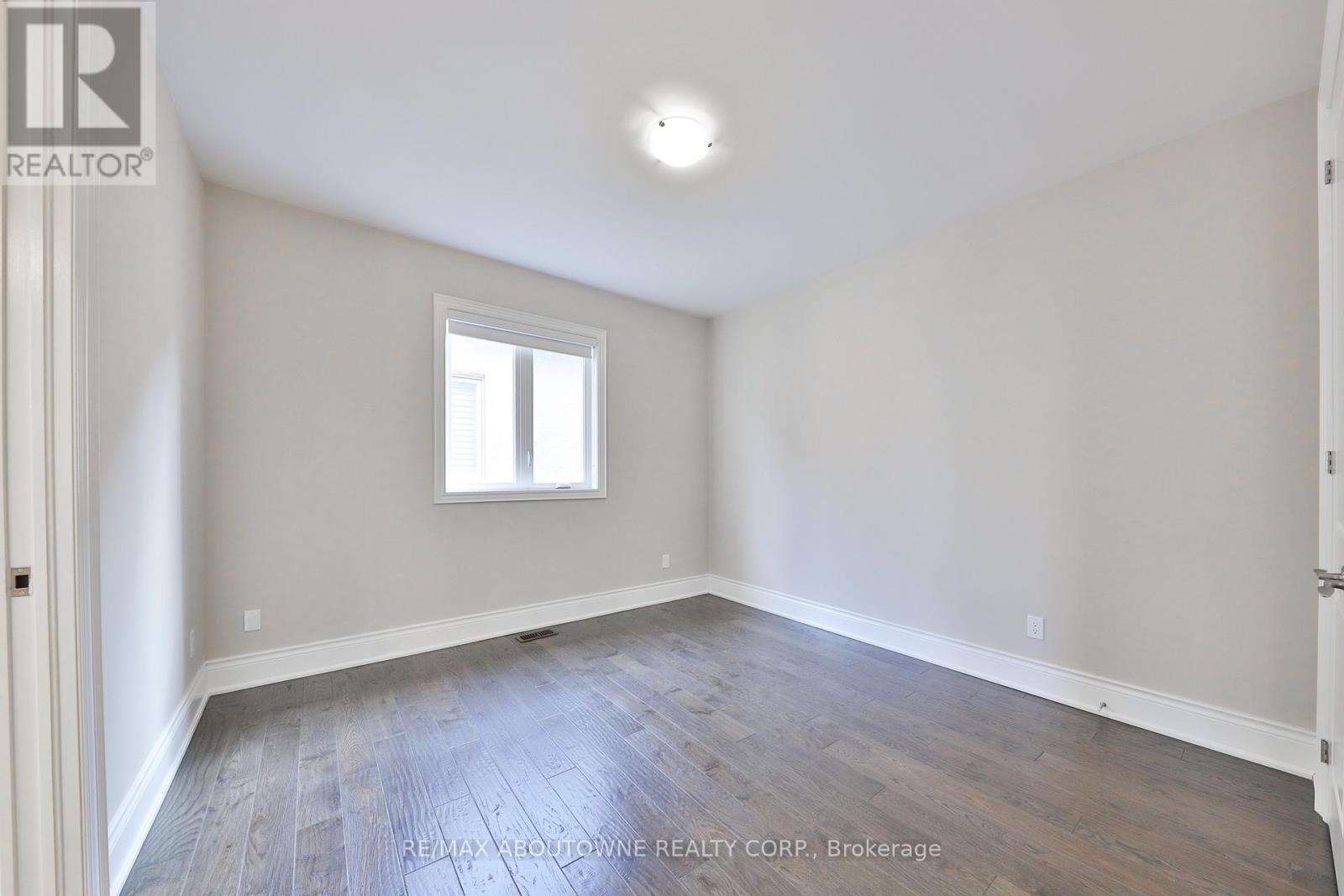 2163 Vineland Crescent, Oakville, Ontario  L6H 0J6 - Photo 37 - W12826780