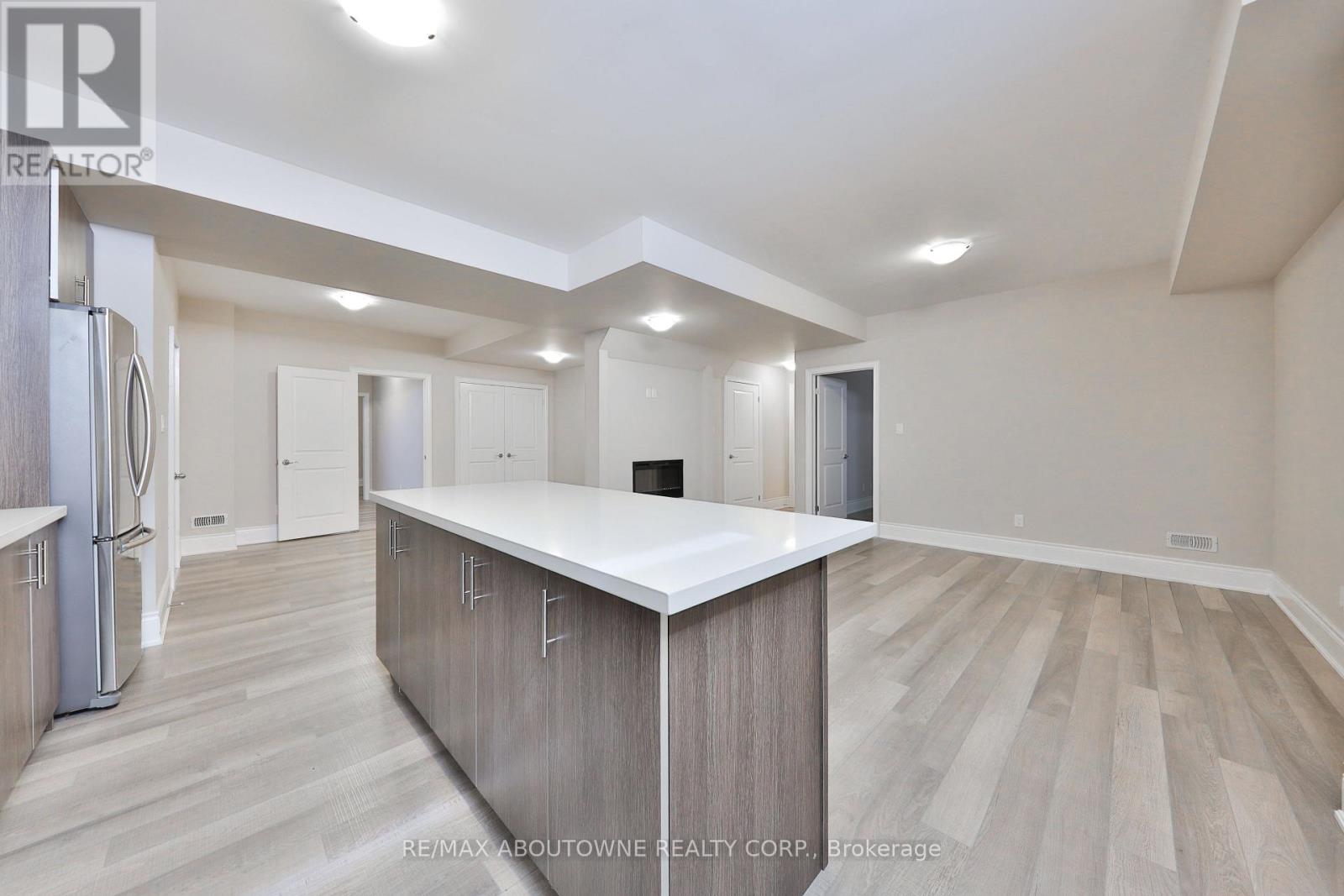 2163 Vineland Crescent, Oakville, Ontario  L6H 0J6 - Photo 39 - W12826780