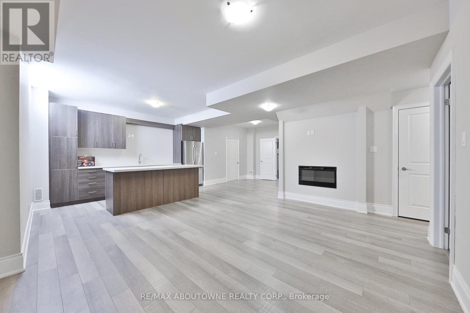 2163 Vineland Crescent, Oakville, Ontario  L6H 0J6 - Photo 41 - W12826780