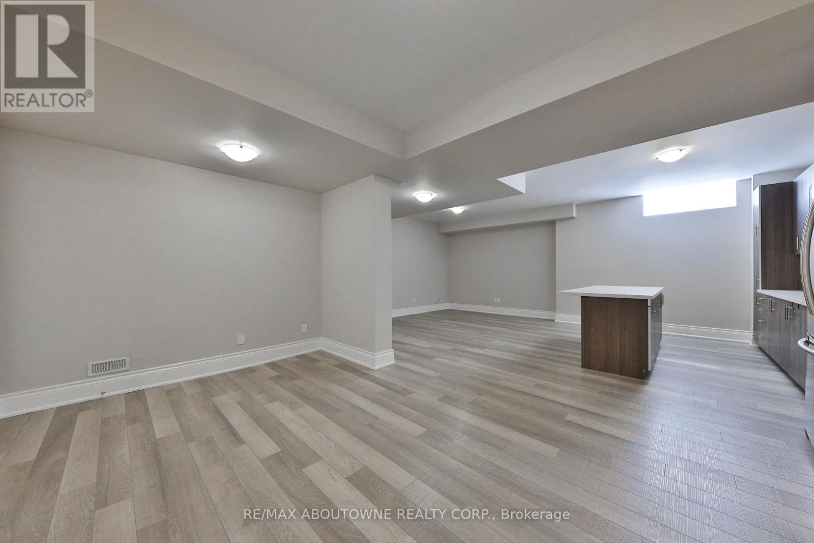 2163 Vineland Crescent, Oakville, Ontario  L6H 0J6 - Photo 43 - W12826780