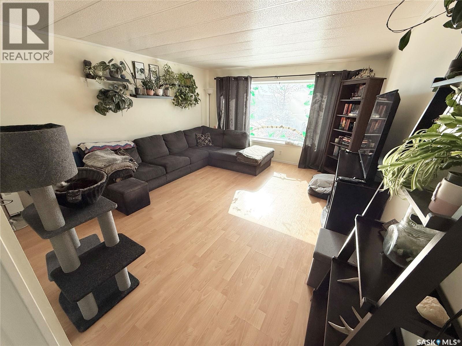 148 Laing Crescent, Weyburn, Saskatchewan  S4H 2R9 - Photo 5 - SK029305