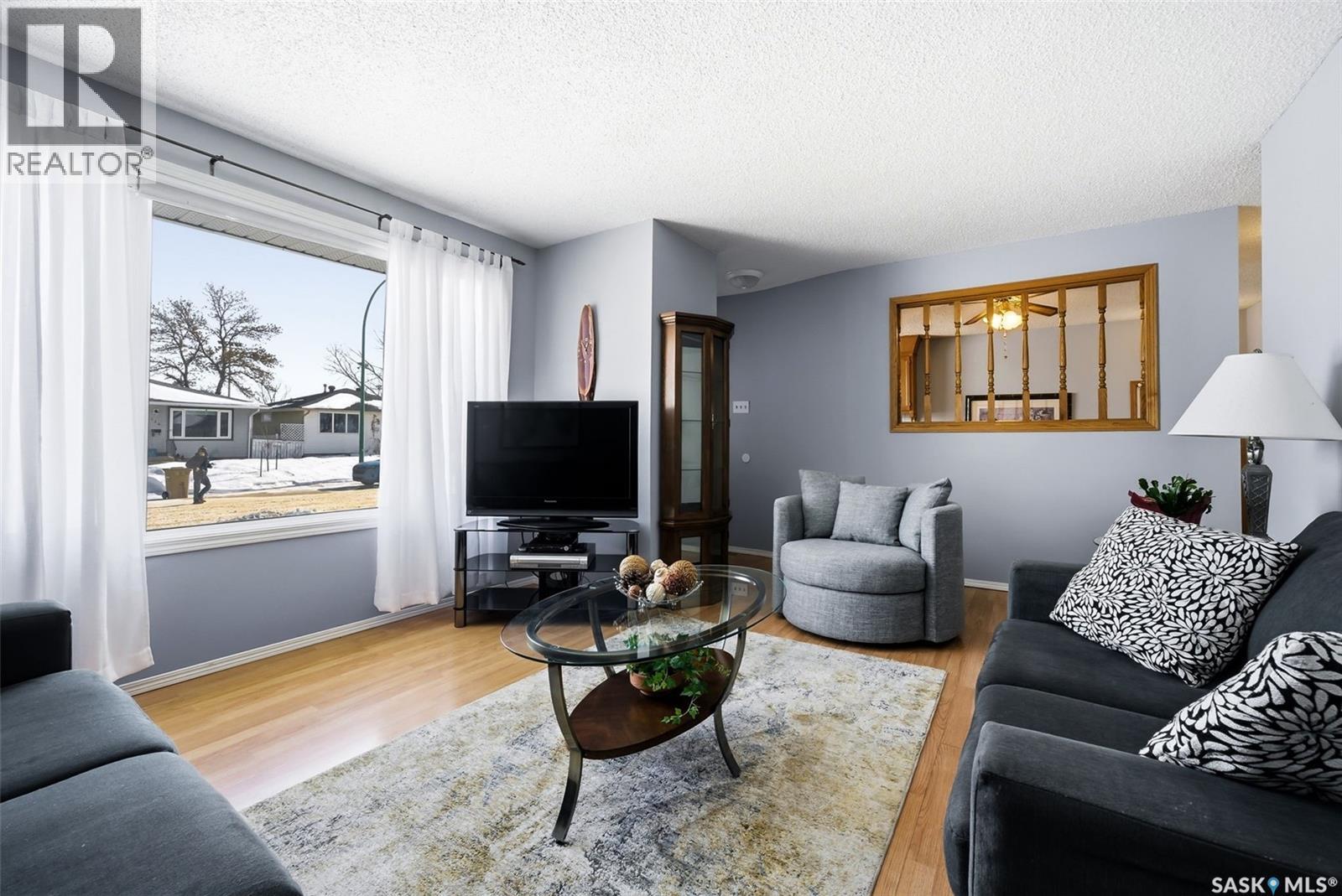 131 Lloyd Crescent, Regina, Saskatchewan  S4R 6B9 - Photo 5 - SK029260