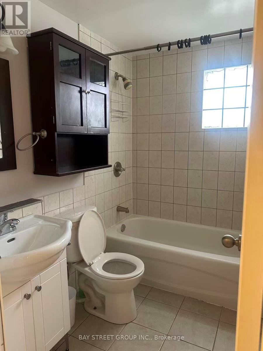 135 Walmer Gardens, London North (North K), Ontario  N6G 4H2 - Photo 16 - X12826696