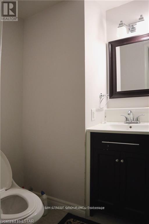 135 Walmer Gardens, London North (North K), Ontario  N6G 4H2 - Photo 5 - X12826696