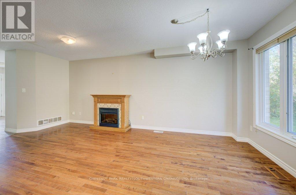 404 Tealby Crescent, Waterloo, Ontario  N2J 4Y8 - Photo 8 - X12826740