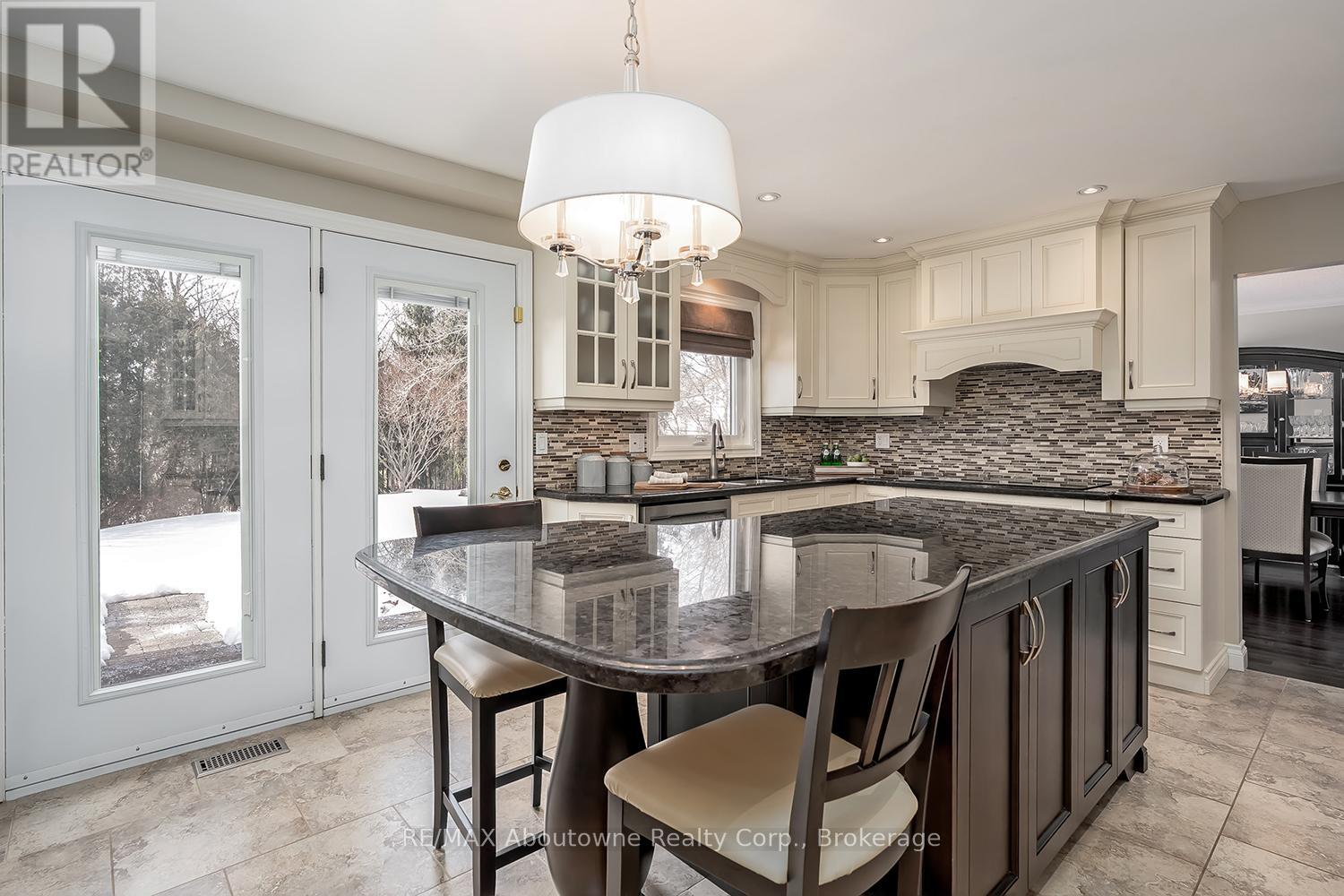 287 Royal Albert Court, Oakville, Ontario  L6H 3A7 - Photo 10 - W12826910