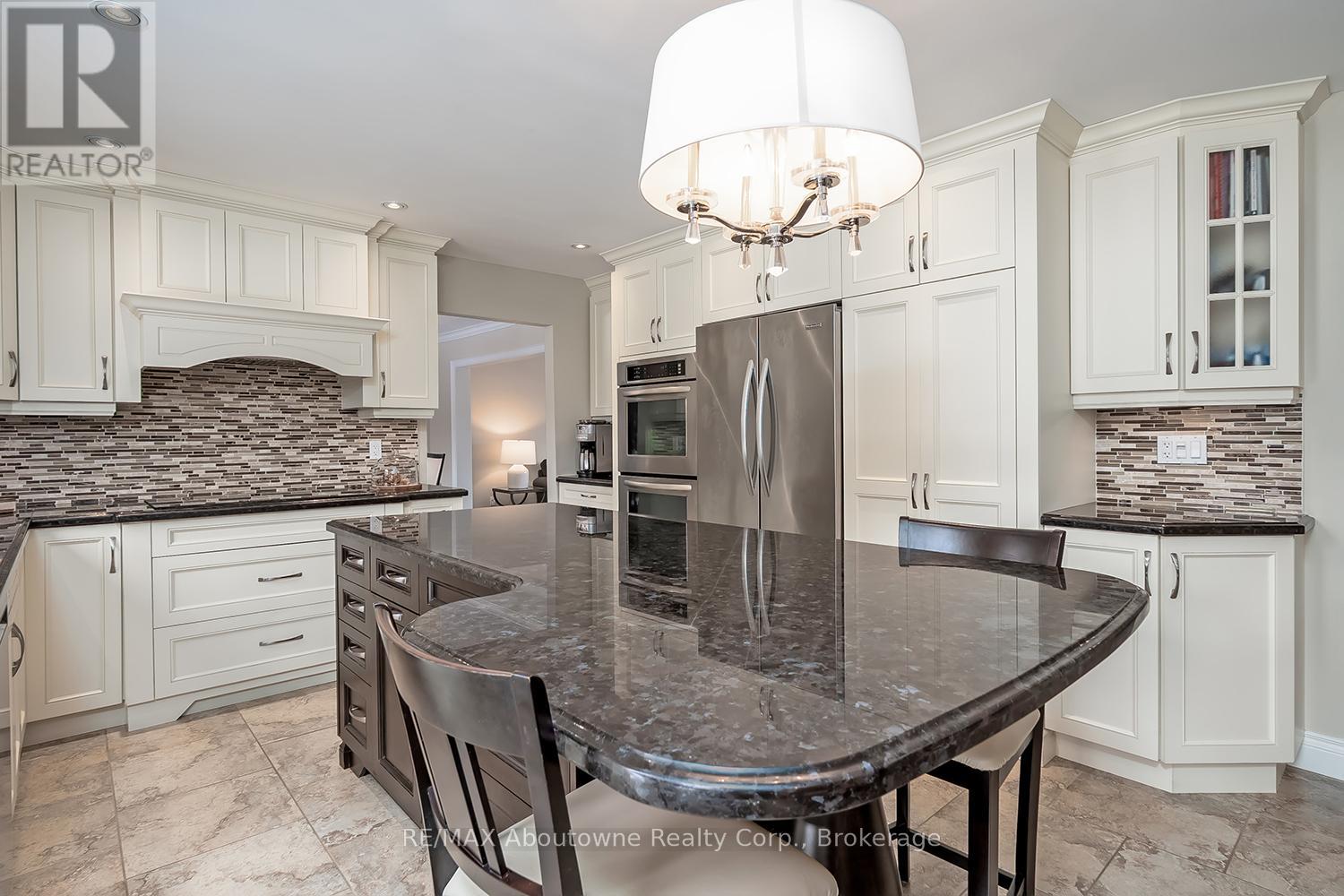 287 Royal Albert Court, Oakville, Ontario  L6H 3A7 - Photo 11 - W12826910