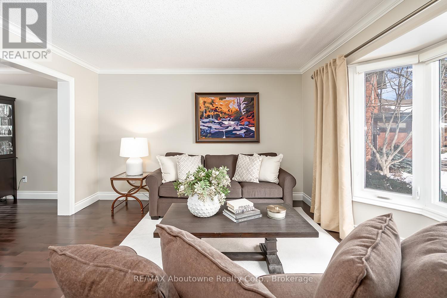 287 Royal Albert Court, Oakville, Ontario  L6H 3A7 - Photo 4 - W12826910