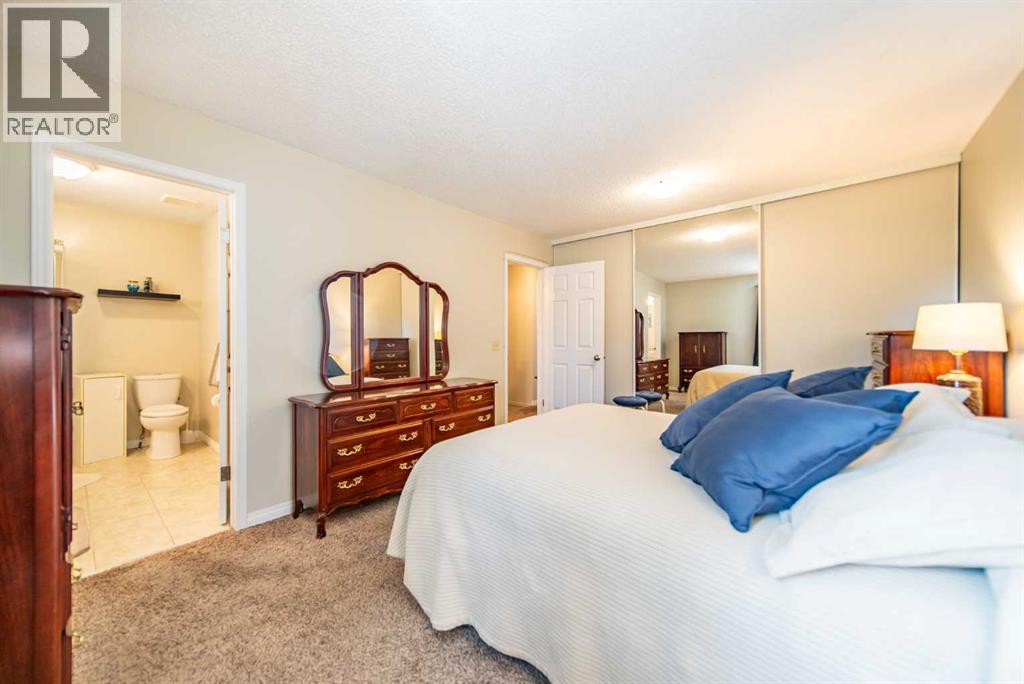 216 Coachway Lane Sw, Calgary, Alberta  T3H 2V9 - Photo 17 - A2288871