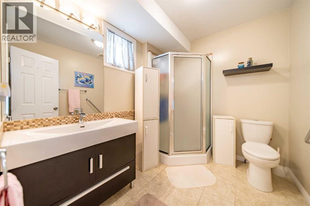 216 Coachway Lane Sw, Calgary, Alberta  T3H 2V9 - Photo 18 - A2288871