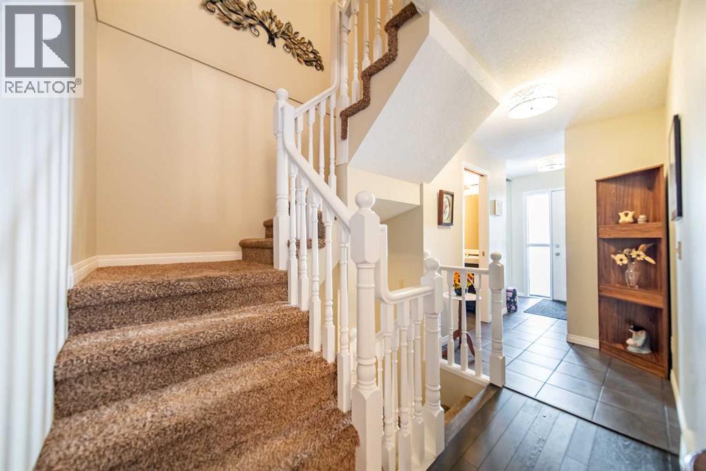 216 Coachway Lane Sw, Calgary, Alberta  T3H 2V9 - Photo 3 - A2288871