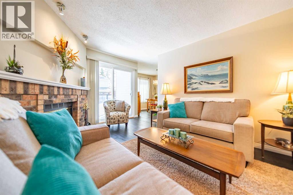 216 Coachway Lane Sw, Calgary, Alberta  T3H 2V9 - Photo 6 - A2288871