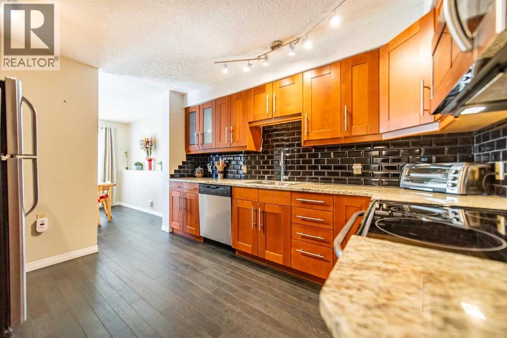 216 Coachway Lane Sw, Calgary, Alberta  T3H 2V9 - Photo 9 - A2288871