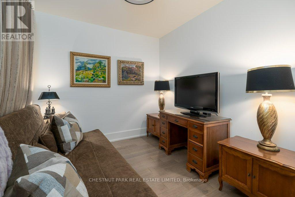 302 - 17 Cleave Avenue, Prince Edward County (Picton Ward), Ontario  K0K 2T0 - Photo 11 - X12826854