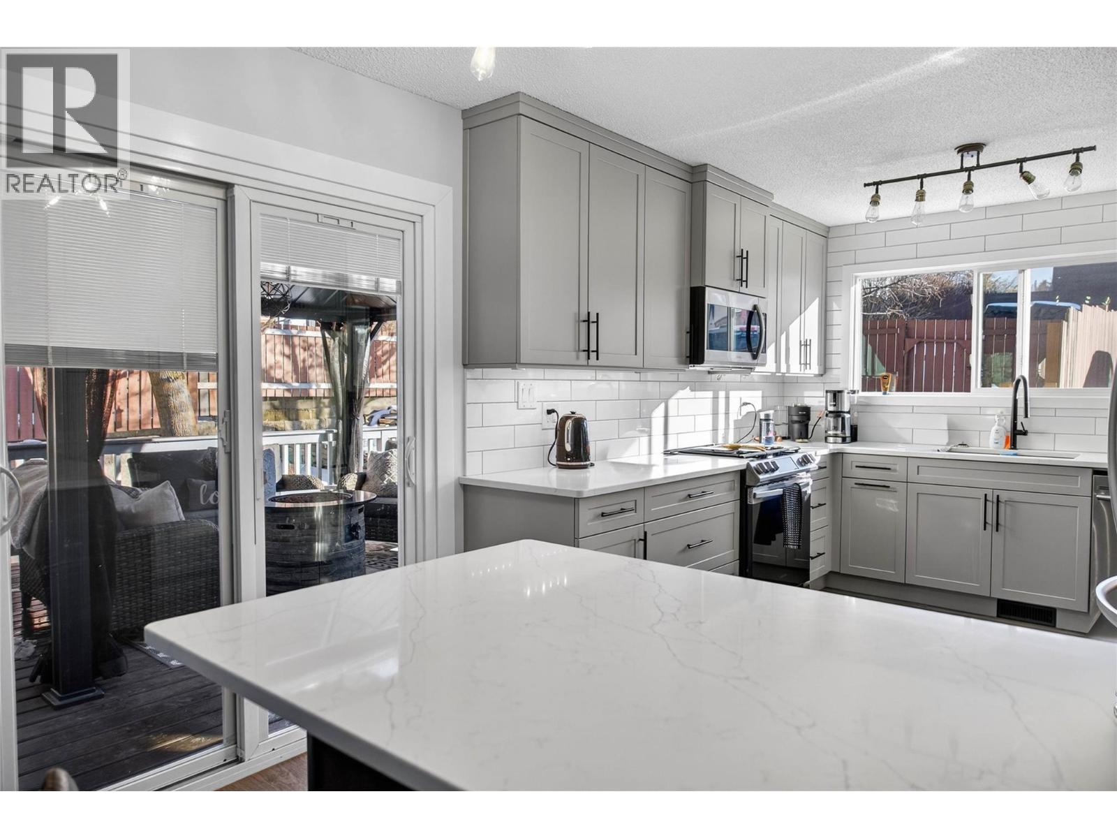 209 14th Street S, Cranbrook, British Columbia  V1C 1X8 - Photo 2 - 10376822