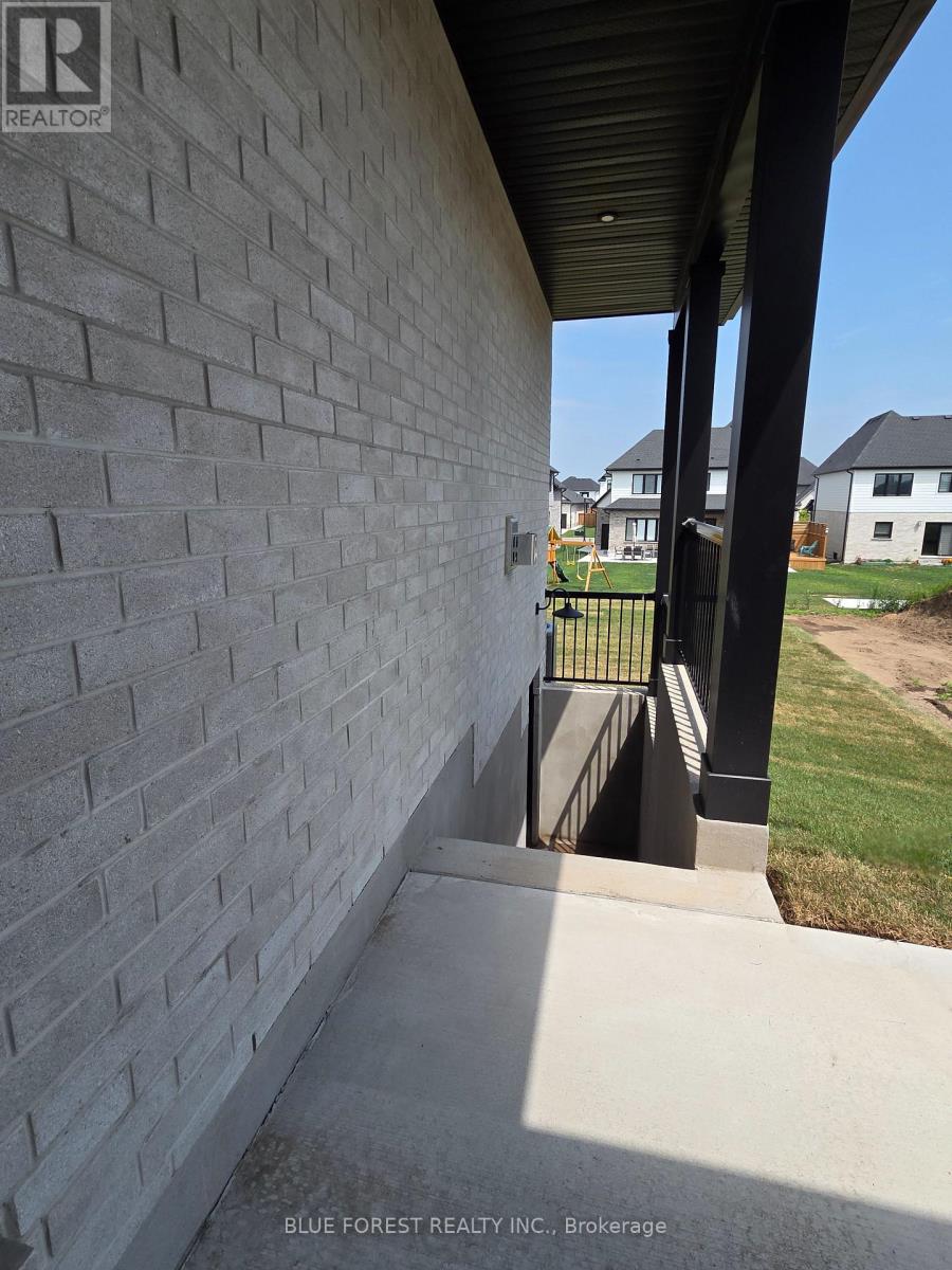 230 Harvest Lane, Thames Centre, Ontario  N0L 1G2 - Photo 15 - X12826858