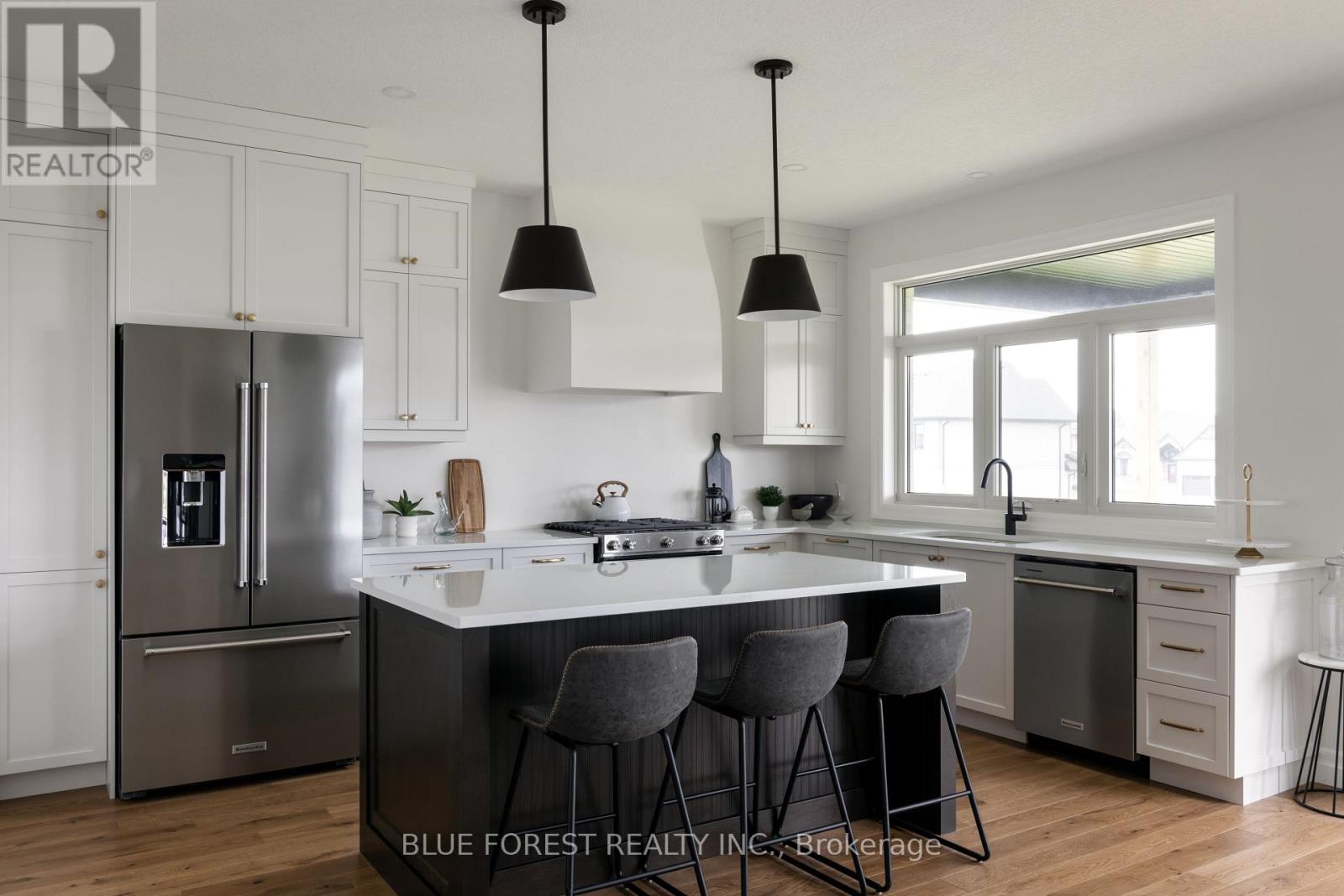 230 Harvest Lane, Thames Centre, Ontario  N0L 1G2 - Photo 3 - X12826858