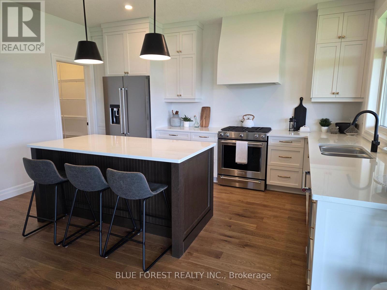 230 Harvest Lane, Thames Centre, Ontario  N0L 1G2 - Photo 4 - X12826858