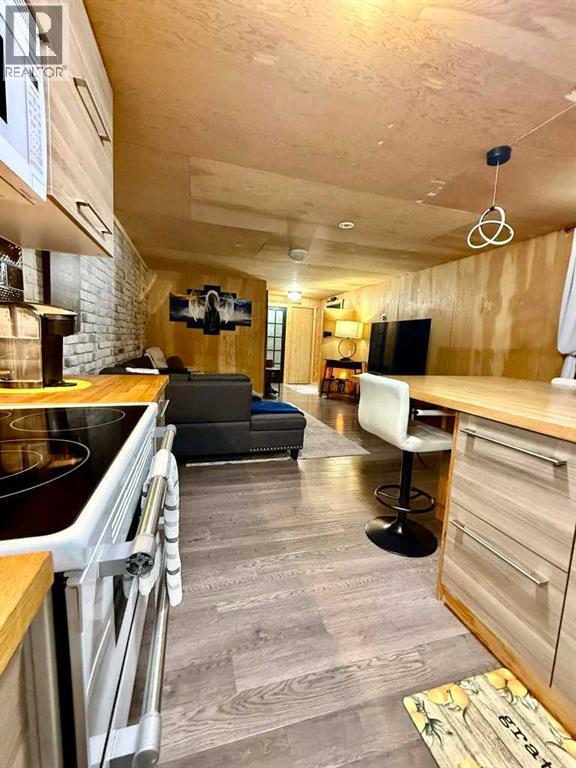 103, 145 East River Road, Hinton, Alberta  T7V 1S5 - Photo 10 - A2287144