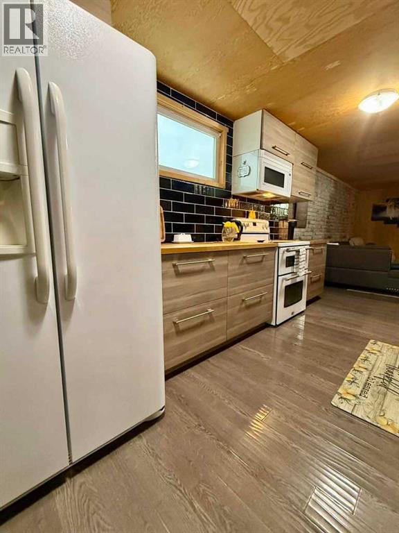 103, 145 East River Road, Hinton, Alberta  T7V 1S5 - Photo 7 - A2287144